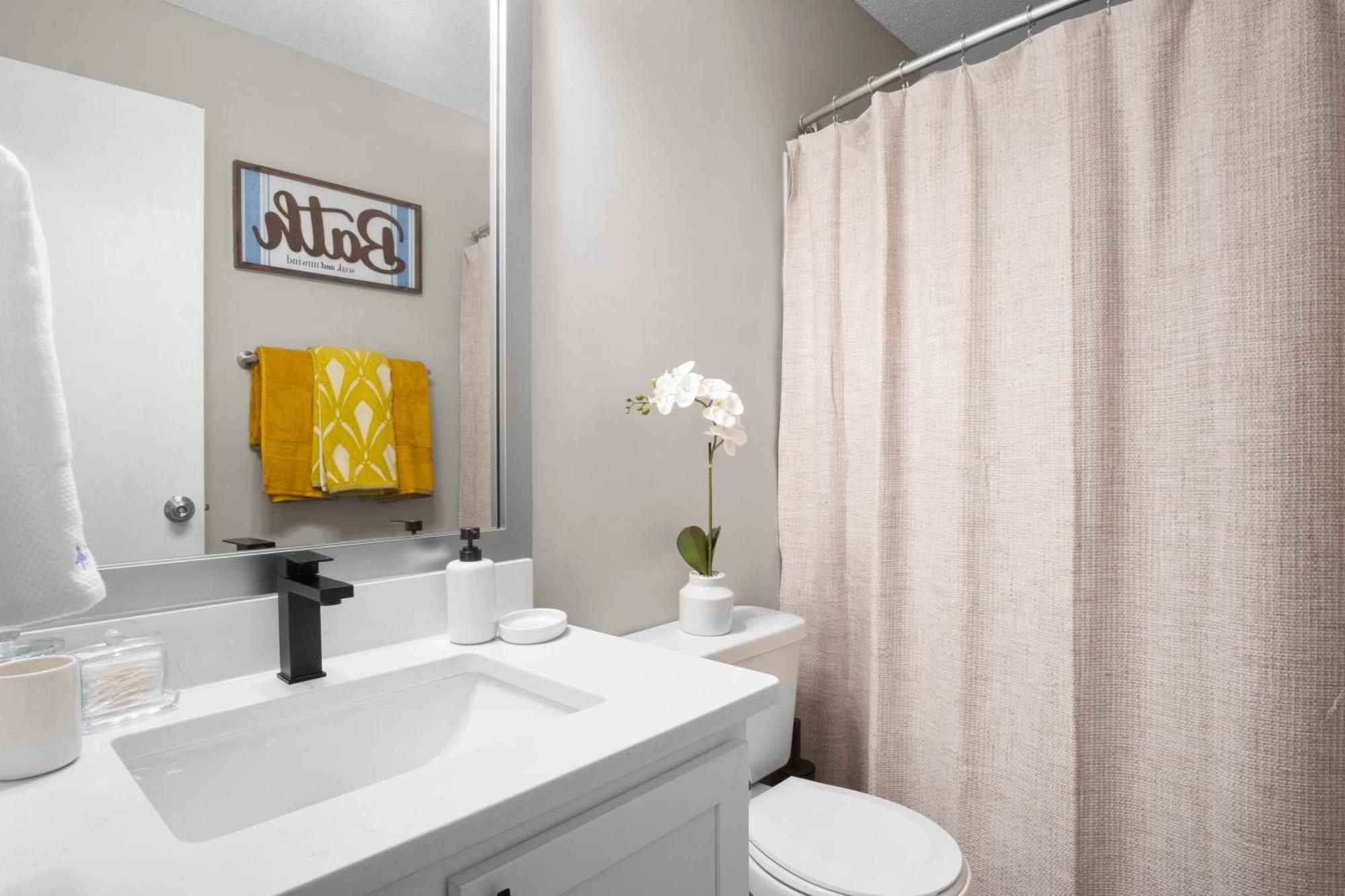 The Mooresville Nest: 2Br/2Ba Home Away From Home Bagian luar foto